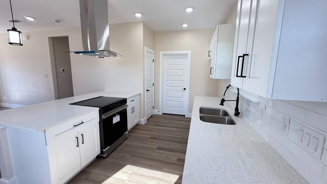 2615 Creekview Drive, Granbury, TX 76048