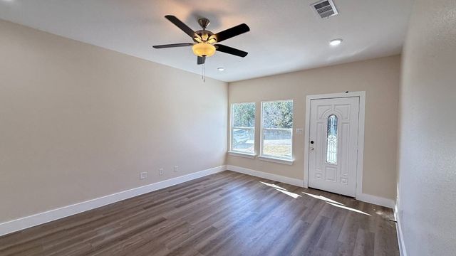 2615 Creekview Drive, Granbury, TX 76048