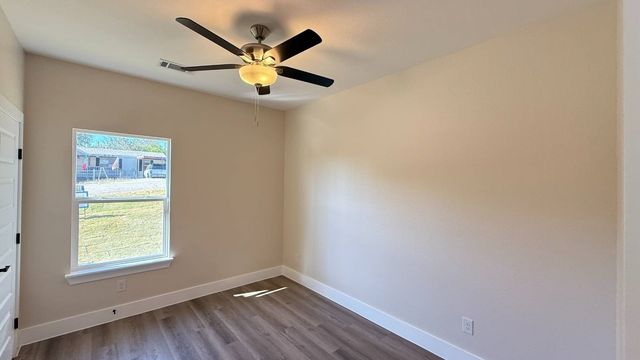 2615 Creekview Drive, Granbury, TX 76048