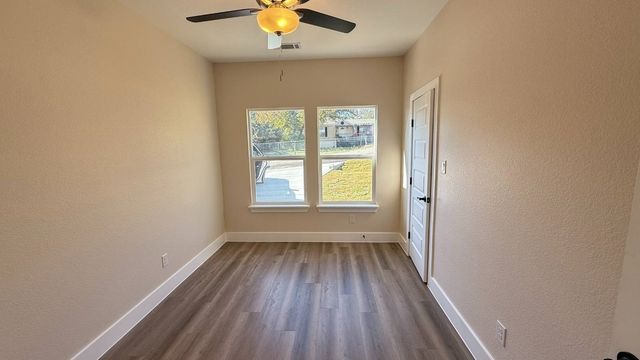 2615 Creekview Drive, Granbury, TX 76048