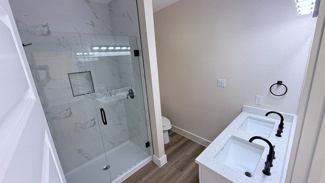 2615 Creekview Drive, Granbury, TX 76048