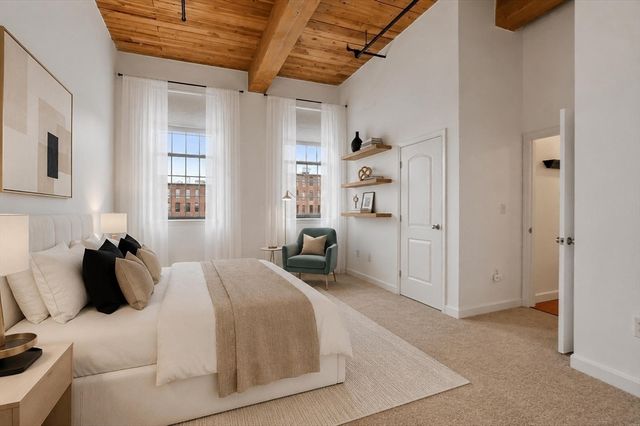 52 Lawrence Drive 515, Lowell, MA 01854