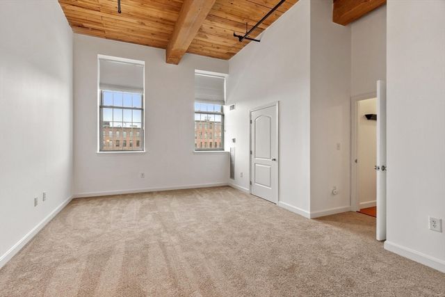 52 Lawrence Drive 515, Lowell, MA 01854