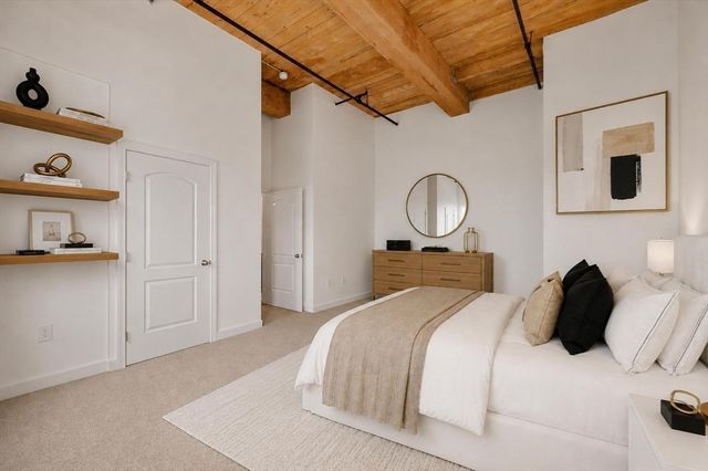 52 Lawrence Drive 515, Lowell, MA 01854
