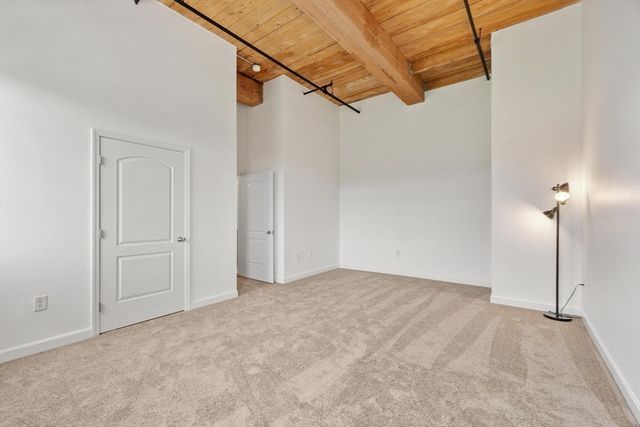 52 Lawrence Drive 515, Lowell, MA 01854