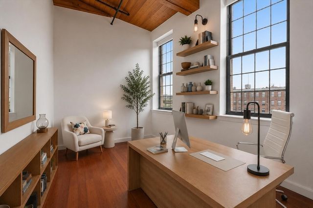52 Lawrence Drive 515, Lowell, MA 01854