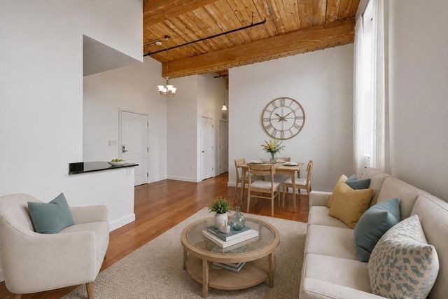 52 Lawrence Drive 515, Lowell, MA 01854