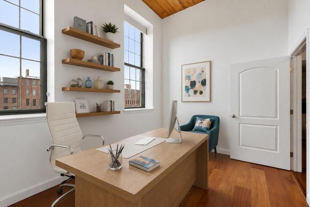 52 Lawrence Drive 515, Lowell, MA 01854