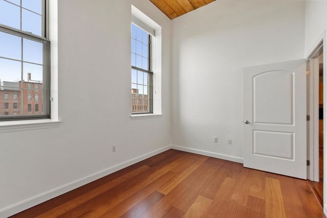52 Lawrence Drive 515, Lowell, MA 01854