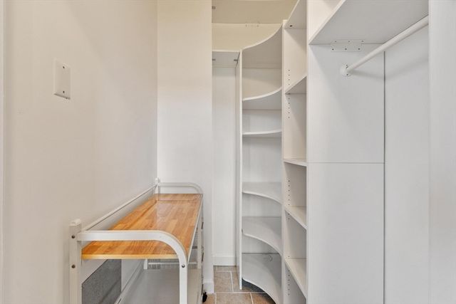 52 Lawrence Drive 515, Lowell, MA 01854