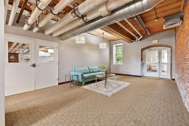 52 Lawrence Drive 515, Lowell, MA 01854