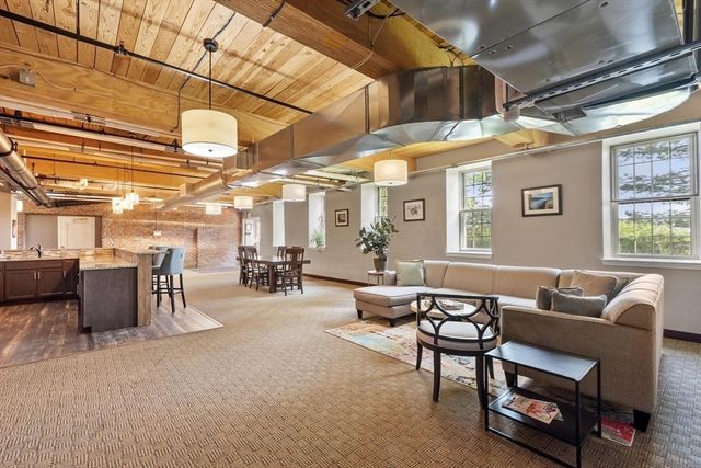 52 Lawrence Drive 515, Lowell, MA 01854