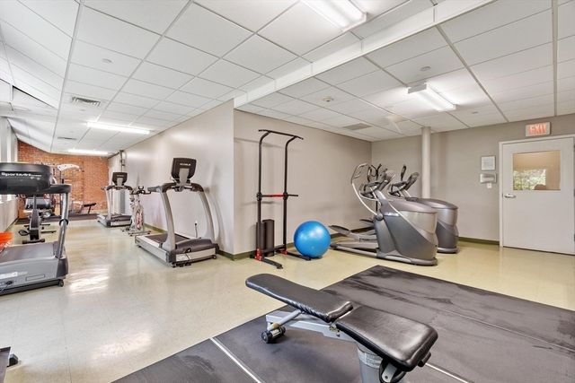 52 Lawrence Drive 515, Lowell, MA 01854