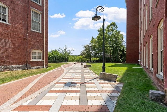 52 Lawrence Drive 515, Lowell, MA 01854