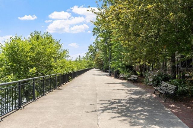 52 Lawrence Drive 515, Lowell, MA 01854