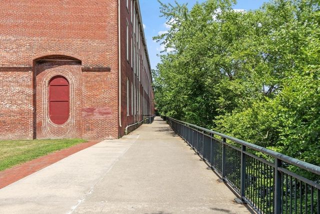 52 Lawrence Drive 515, Lowell, MA 01854