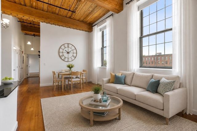 52 Lawrence Drive 515, Lowell, MA 01854