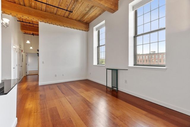 52 Lawrence Drive 515, Lowell, MA 01854