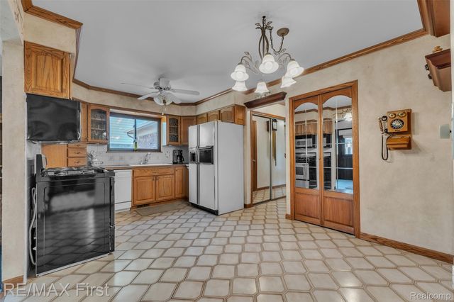 39083 Eastridge Drive, Clinton Charter Township, MI 48038