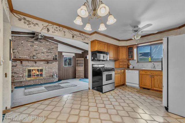 39083 Eastridge Drive, Clinton Charter Township, MI 48038
