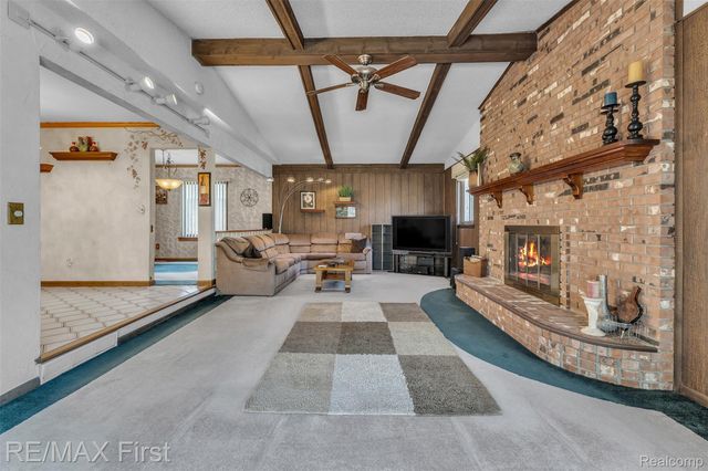 39083 Eastridge Drive, Clinton Charter Township, MI 48038