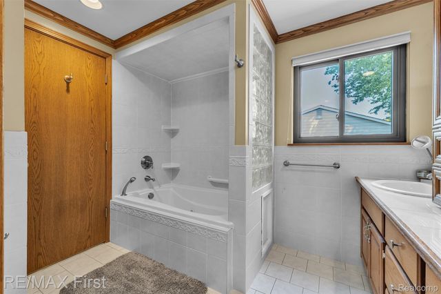 39083 Eastridge Drive, Clinton Charter Township, MI 48038