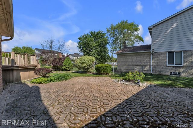 39083 Eastridge Drive, Clinton Charter Township, MI 48038
