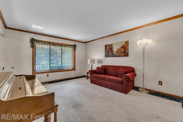 39083 Eastridge Drive, Clinton Charter Township, MI 48038