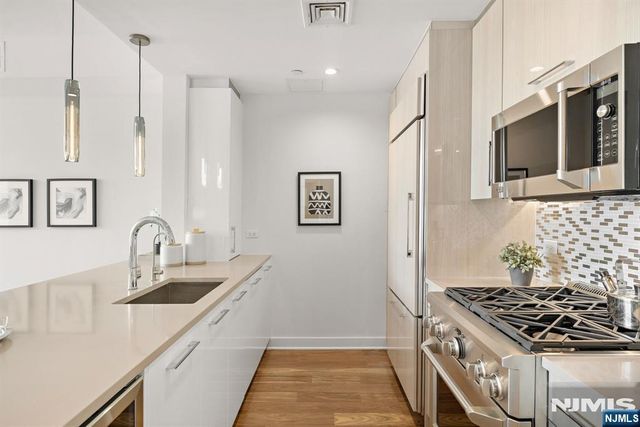 1200 Ave At Port Imperial 513, Weehawken, NJ 07086