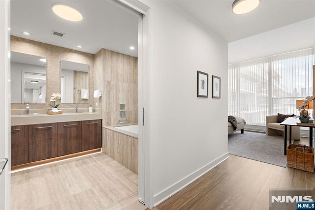 1200 Ave At Port Imperial 513, Weehawken, NJ 07086