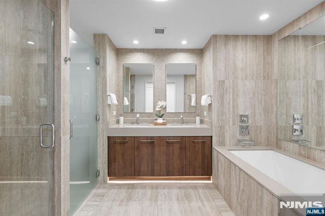 1200 Ave At Port Imperial 513, Weehawken, NJ 07086