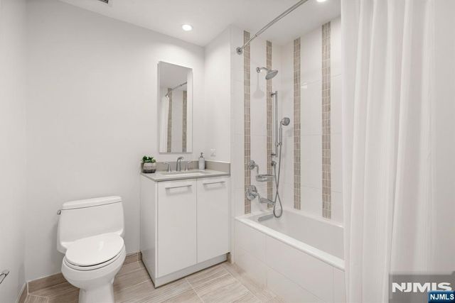 1200 Ave At Port Imperial 513, Weehawken, NJ 07086