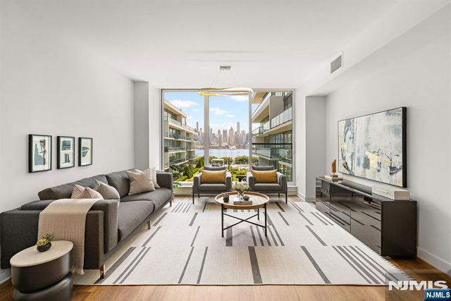 1200 Ave At Port Imperial 513, Weehawken, NJ 07086