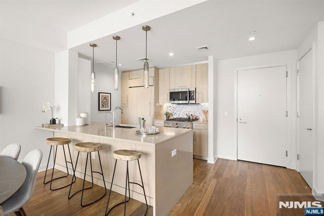 1200 Ave At Port Imperial 513, Weehawken, NJ 07086