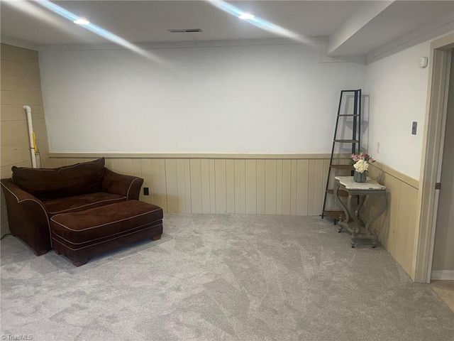 957 Bryansplace Road, Winston-salem, NC 27104