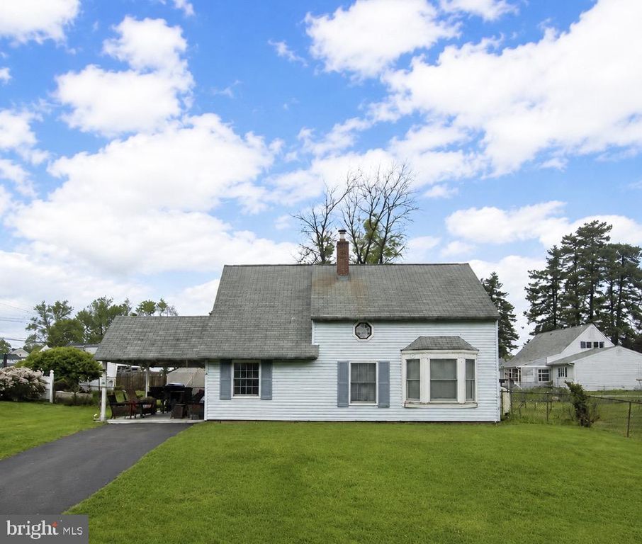 6 APRICOT LN, Levittown, PA 19055
