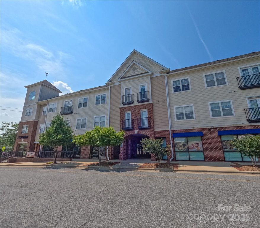 1410 4th Street Drive NW 303, Hickory, NC 28601