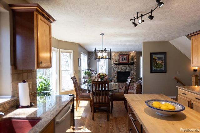 7988 Hillside Lakes Drive, Brighton, MI 48116