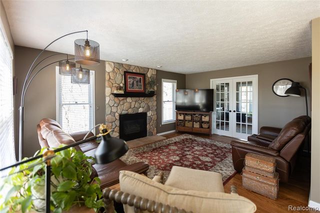7988 Hillside Lakes Drive, Brighton, MI 48116