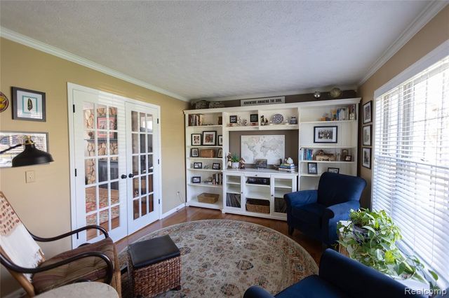 7988 Hillside Lakes Drive, Brighton, MI 48116