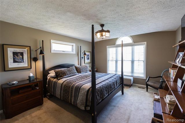 7988 Hillside Lakes Drive, Brighton, MI 48116