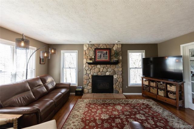 7988 Hillside Lakes Drive, Brighton, MI 48116
