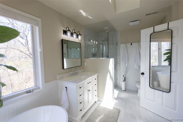 7988 Hillside Lakes Drive, Brighton, MI 48116