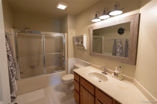 7988 Hillside Lakes Drive, Brighton, MI 48116