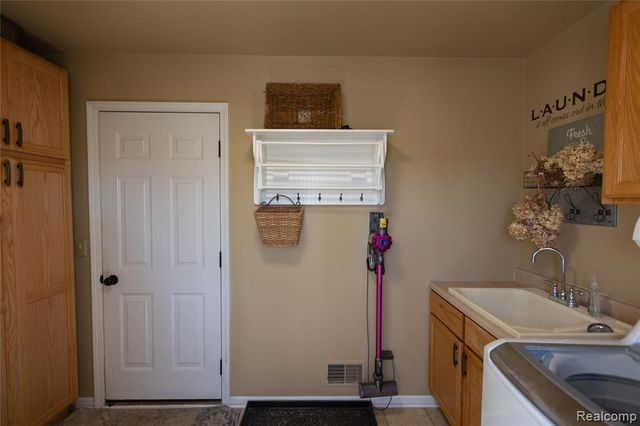 7988 Hillside Lakes Drive, Brighton, MI 48116