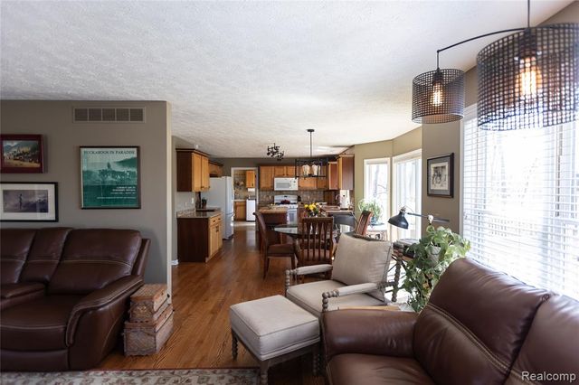 7988 Hillside Lakes Drive, Brighton, MI 48116