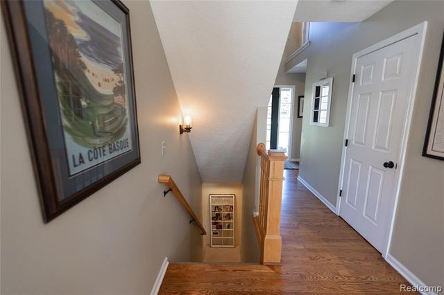 7988 Hillside Lakes Drive, Brighton, MI 48116