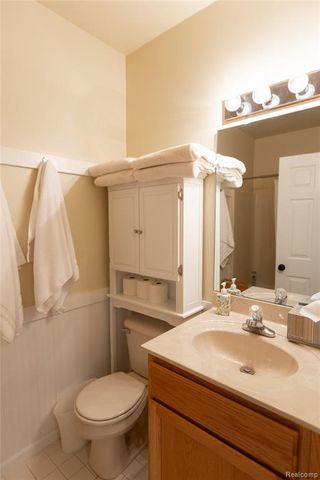 7988 Hillside Lakes Drive, Brighton, MI 48116