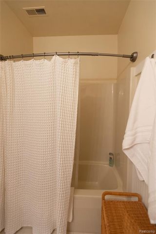 7988 Hillside Lakes Drive, Brighton, MI 48116