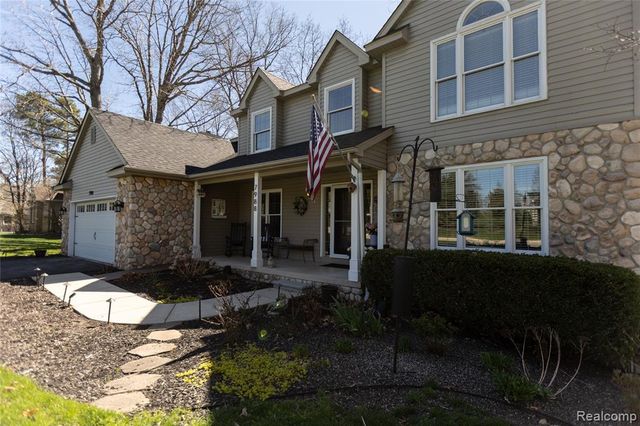 7988 Hillside Lakes Drive, Brighton, MI 48116